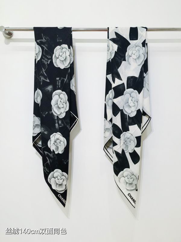 Chanel scarf 140X140cm 70%羊绒30%真丝 E102225